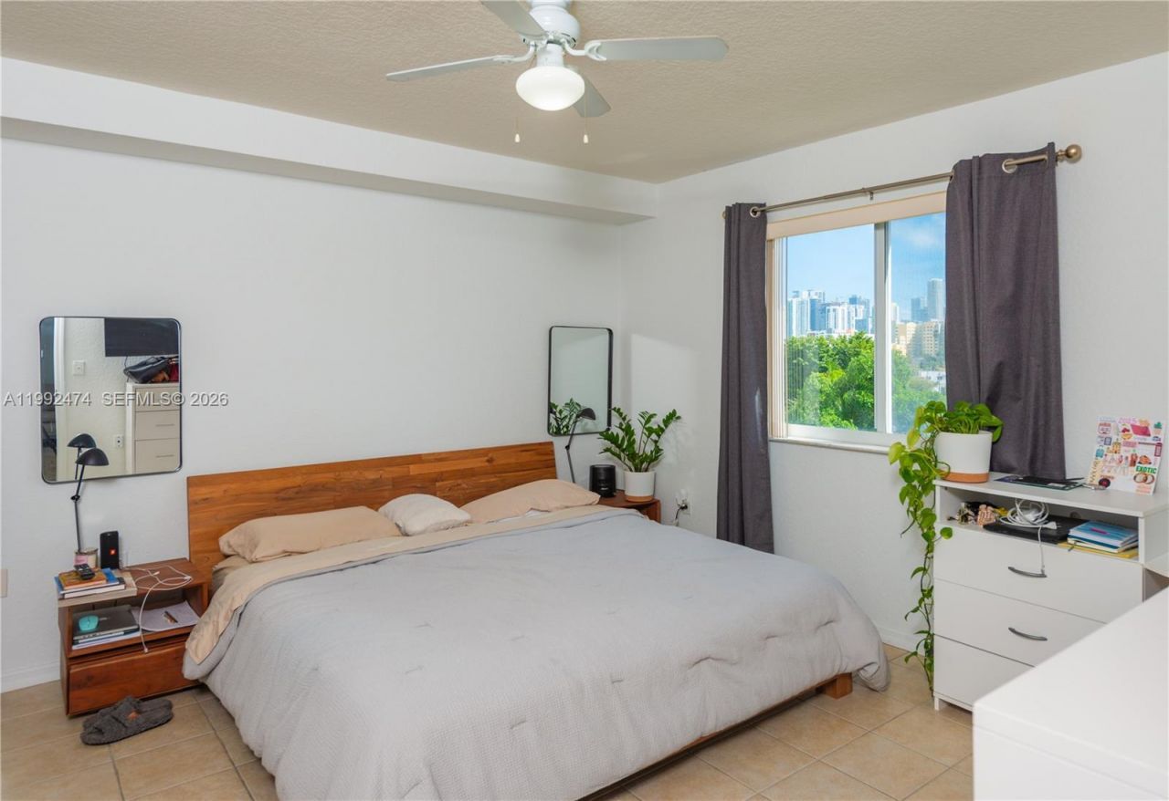 816 NW 11th St, Unit 606, Miami, FL 33136 Photo