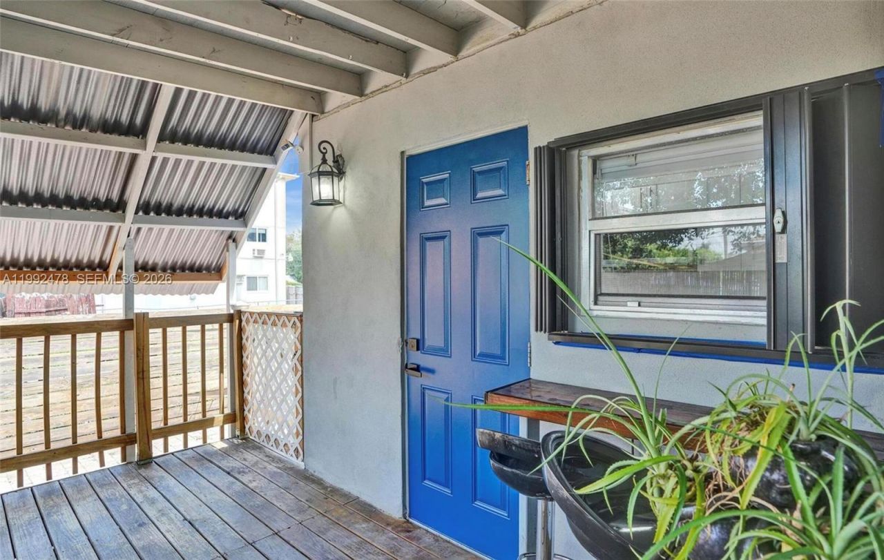 2135 SW 4th St , Miami, FL 33135 Photo