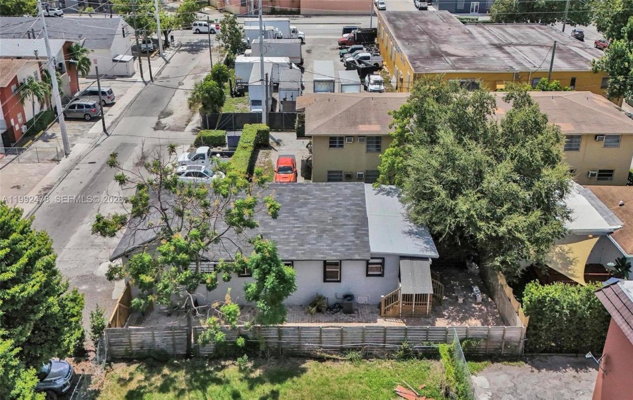 2135 SW 4th St , Miami, FL 33135 Photo