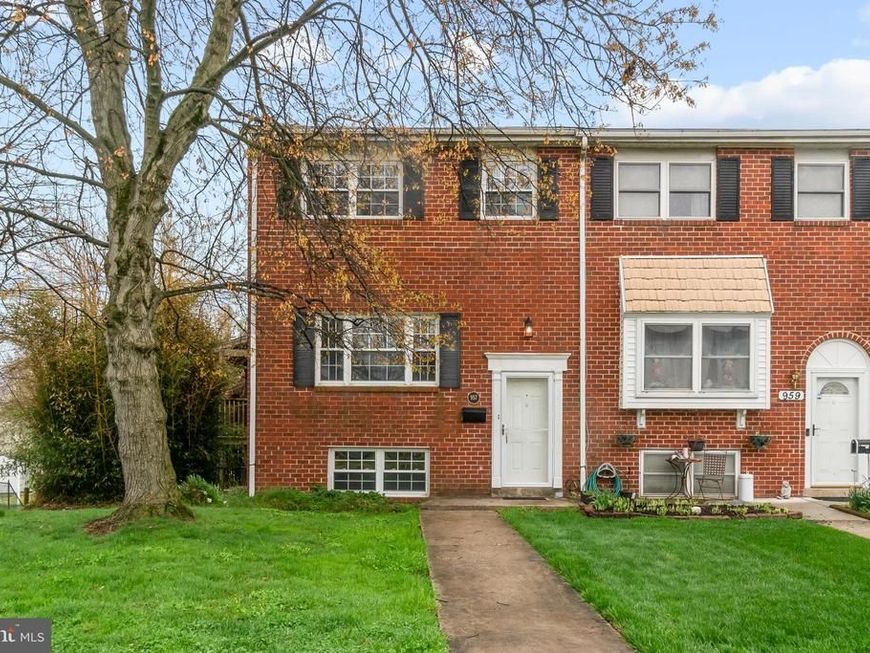 957 Stormont Circle, Baltimore, MD 21227 Main Photo