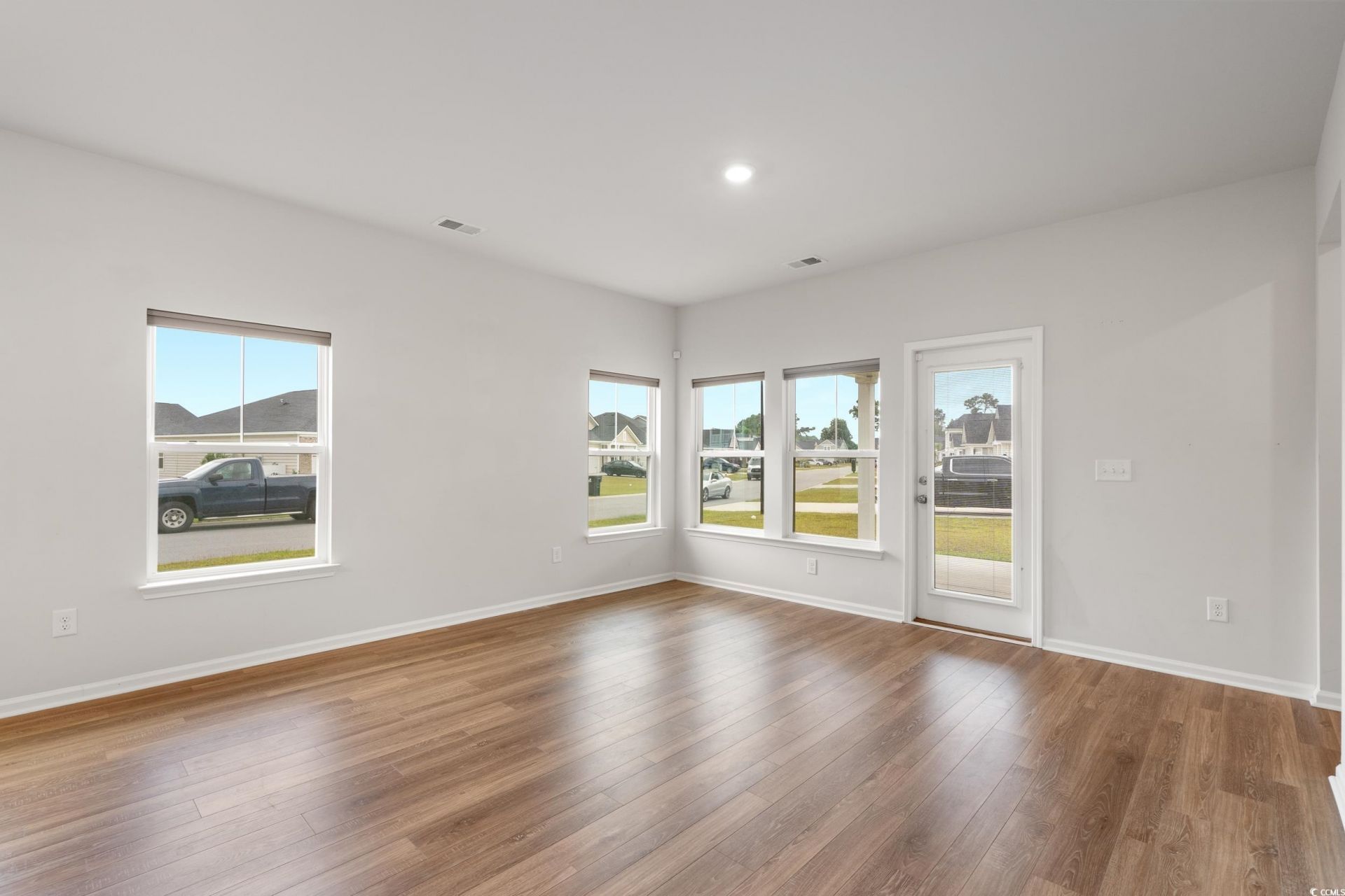 245 Craigflower Ct. Photo 7