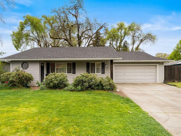 417 NW Midland Avenue, Grants Pass, OR 97526