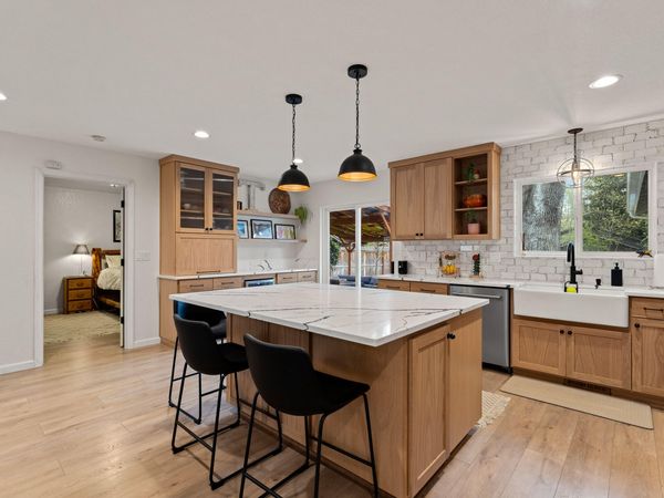 417 NW Midland Avenue, Grants Pass, OR 97526