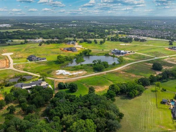 1326 Clydesdale Road , Bartonville, TX 76226