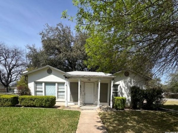 844 Laurel, Uvalde, TX 78801