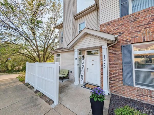 1275 Garden Circle Drive, Unit H, Unincorporated, MO 63125