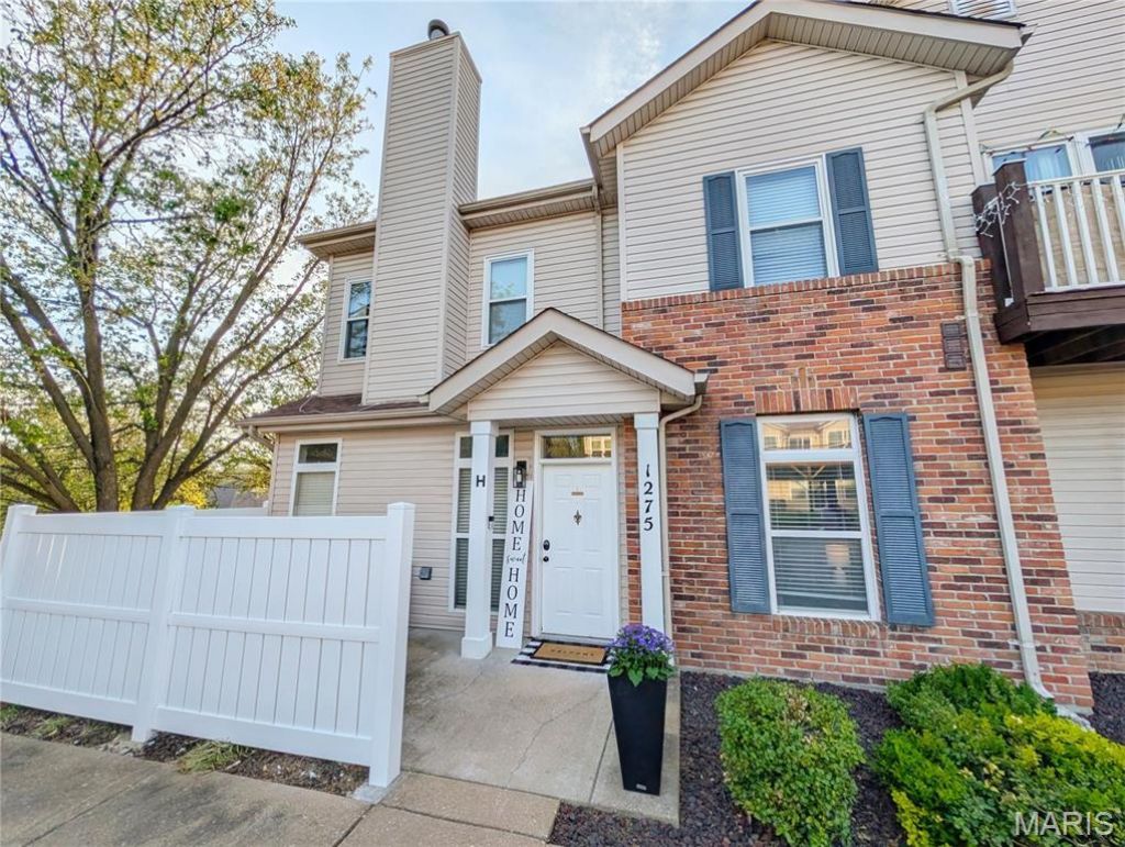 1275 Gardens Circle Drive, Unit H, Unincorporated, MO 63125 Main Photo