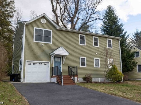 31 Lakeview Rd, Sparta, NJ 07871