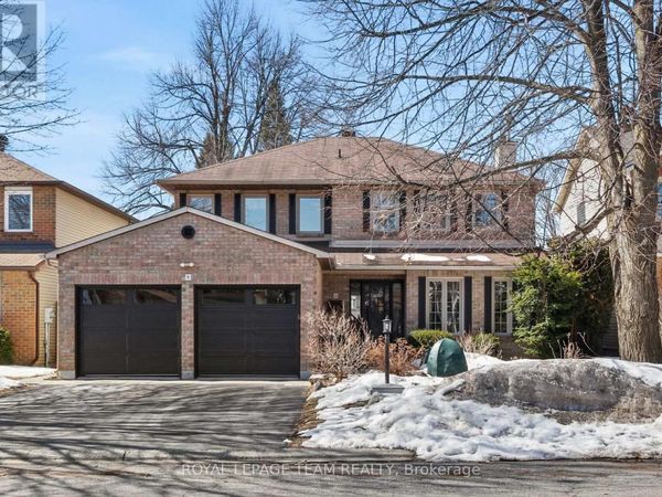 8 Huntsman Crescent , Ottawa, ON K2M1J2