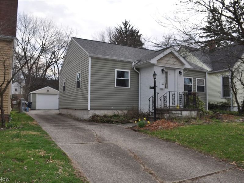 175 Harcourt Drive , Akron, OH 44313 Photo 2