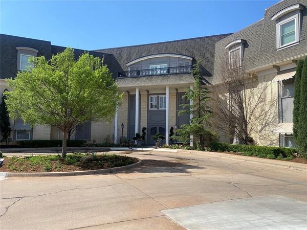 1114 Sherwood Lane, Unit C-1, Nichols Hills, OK 73116