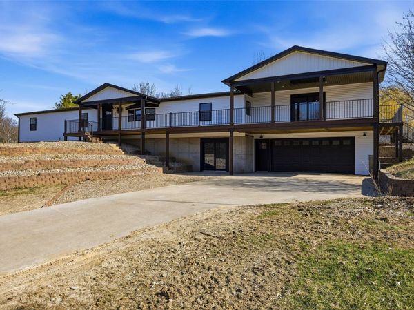 714 Regal Ridge Court , Lisbon, IA 52253