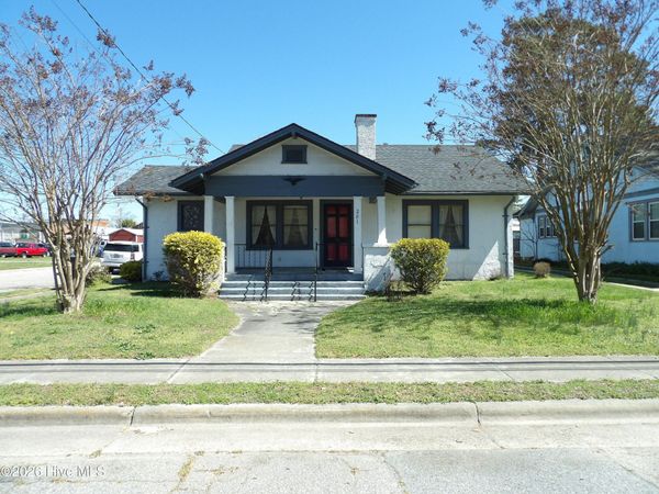 201 E Thompson Avenue, Stantonsburg, NC 27883