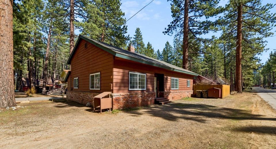 1089 Bowers Avenue, South Lake Tahoe, CA 96150 Photo