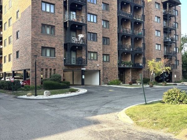 9332 Landings Lane , Unit 504, Des Plaines, IL 60016