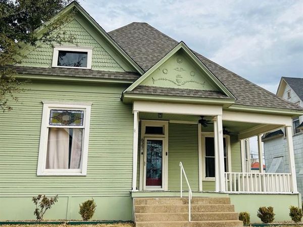 627 W Chestnut Street, Denison, TX 75020