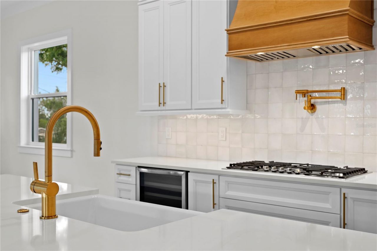 1851 Mississippi Avenue Ne, Saint Petersburg, FL 33703 Photo