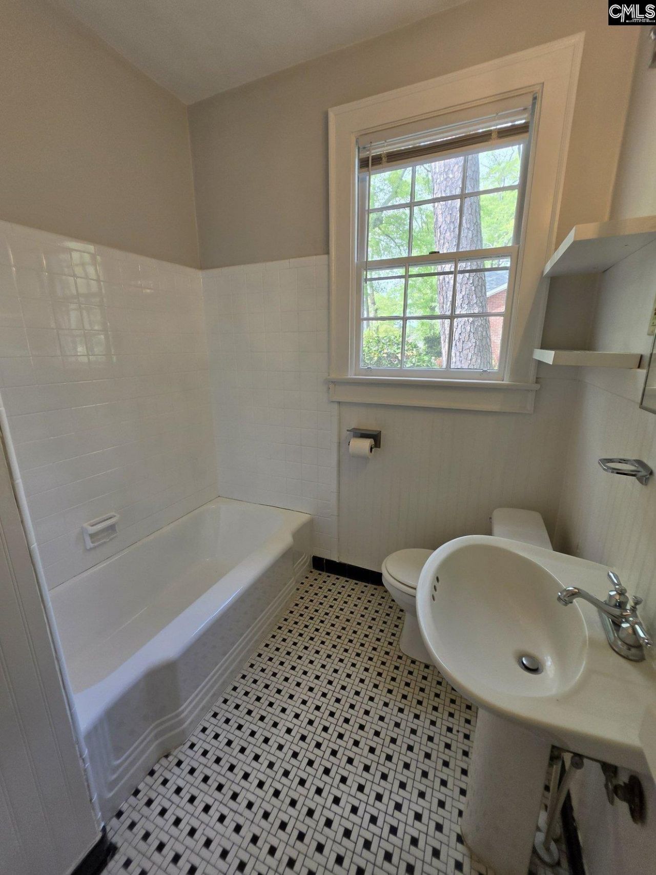 716 B Avenue Photo 14