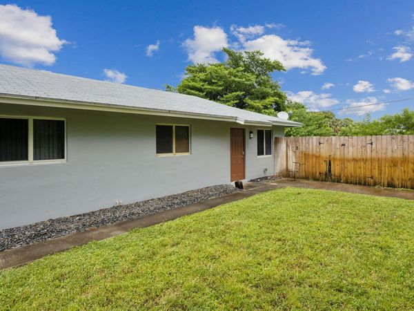 2227 NE 3rd Avenue, Unit 2, Delray Beach, FL 33444