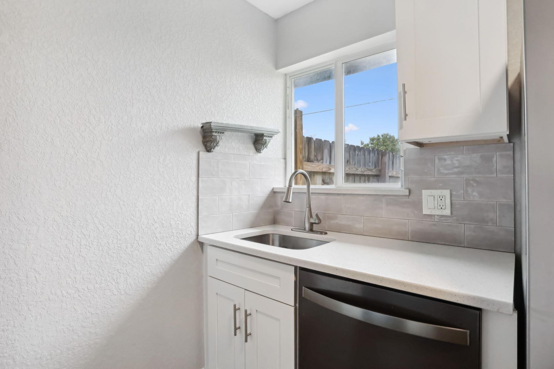 2227 NE 3rd Avenue, Unit 2, Delray Beach, FL 33444 Photo