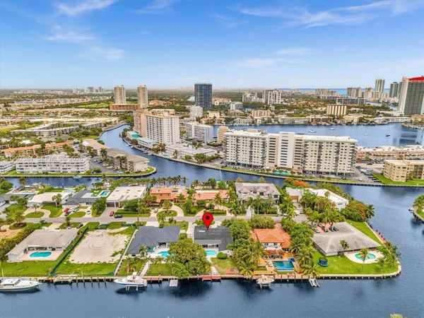 413 Tamarind Dr , Hallandale Beach, FL 33009