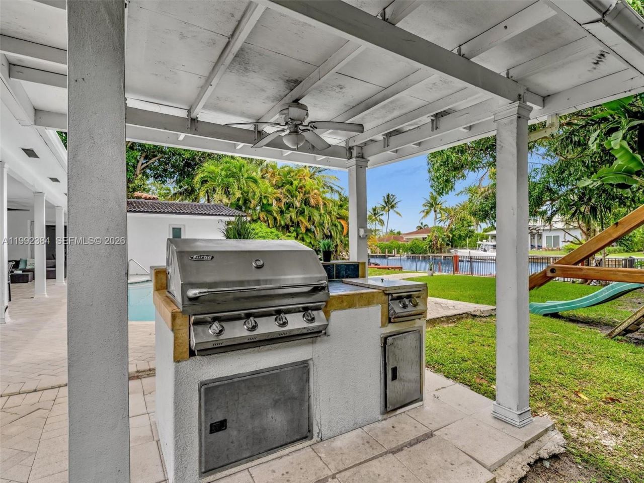 413 Tamarind Dr , Hallandale Beach, FL 33009 Photo