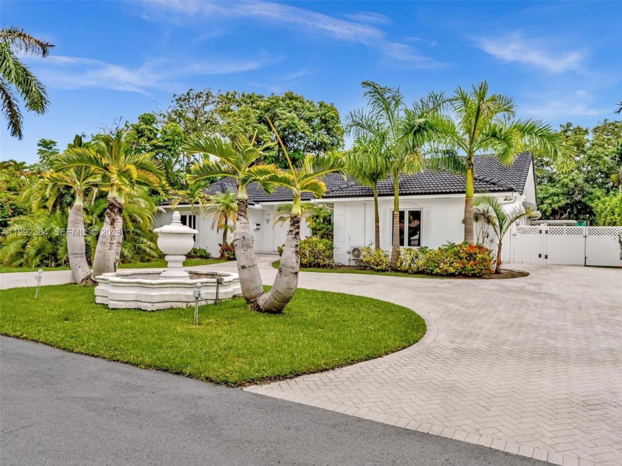 413 Tamarind Dr , Hallandale Beach, FL 33009 Photo