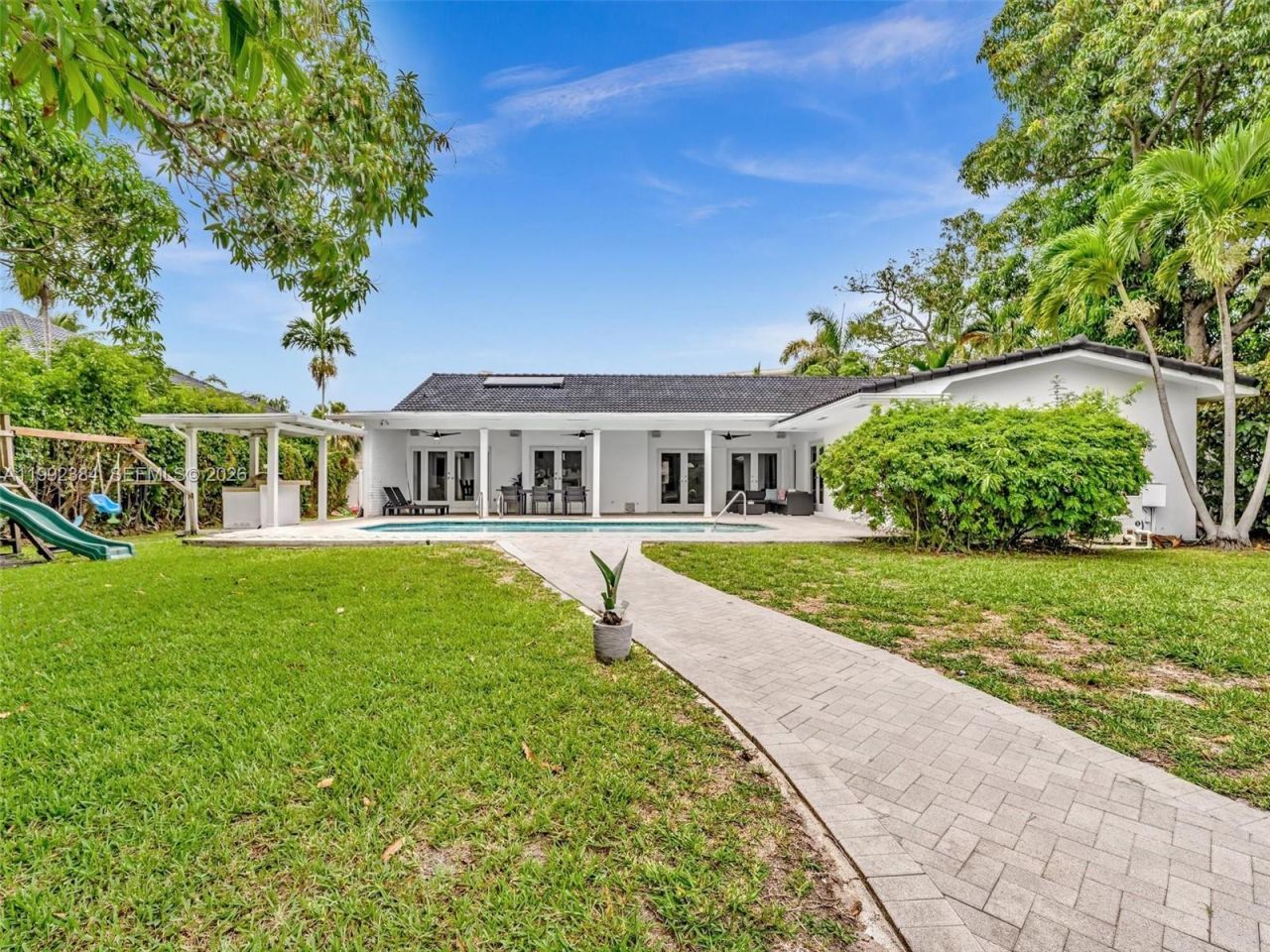 413 Tamarind Dr , Hallandale Beach, FL 33009 Photo