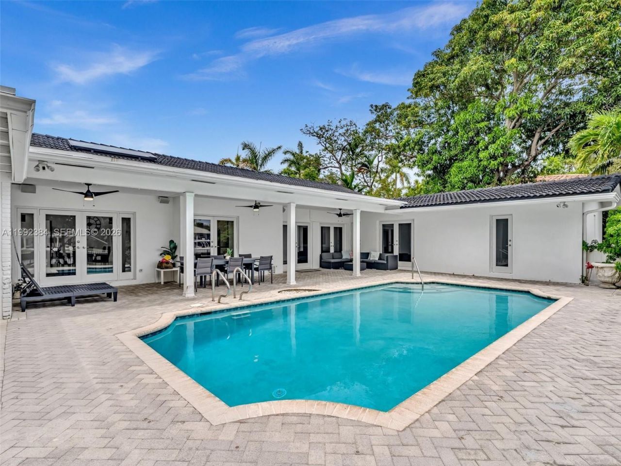 413 Tamarind Dr , Hallandale Beach, FL 33009 Photo