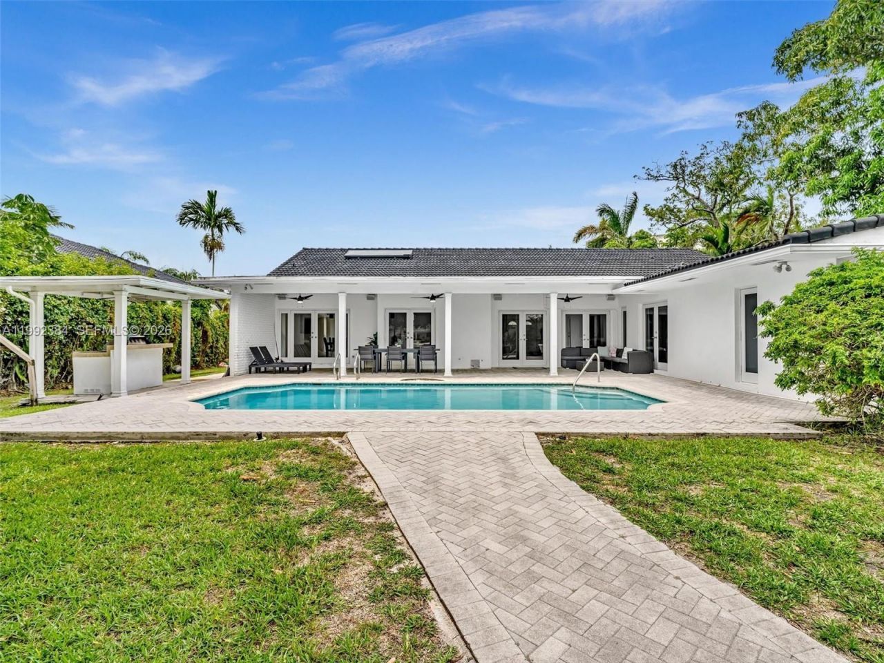 413 Tamarind Dr , Hallandale Beach, FL 33009 Photo