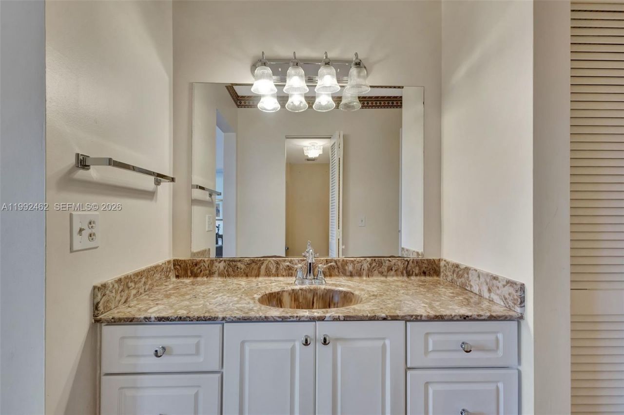 336 Golfview Rd , Unit 311, North Palm Beach, FL 33408 Photo