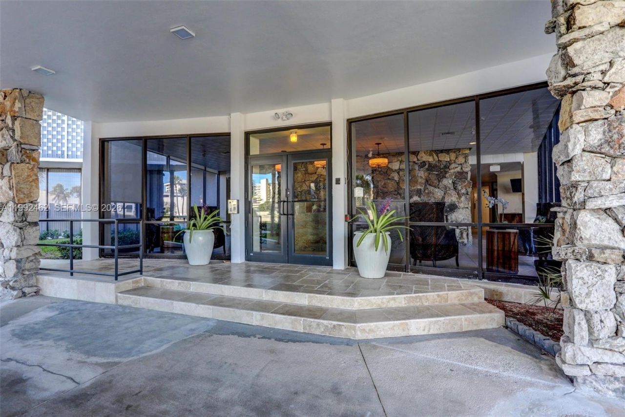 336 Golfview Rd , Unit 311, North Palm Beach, FL 33408 Photo