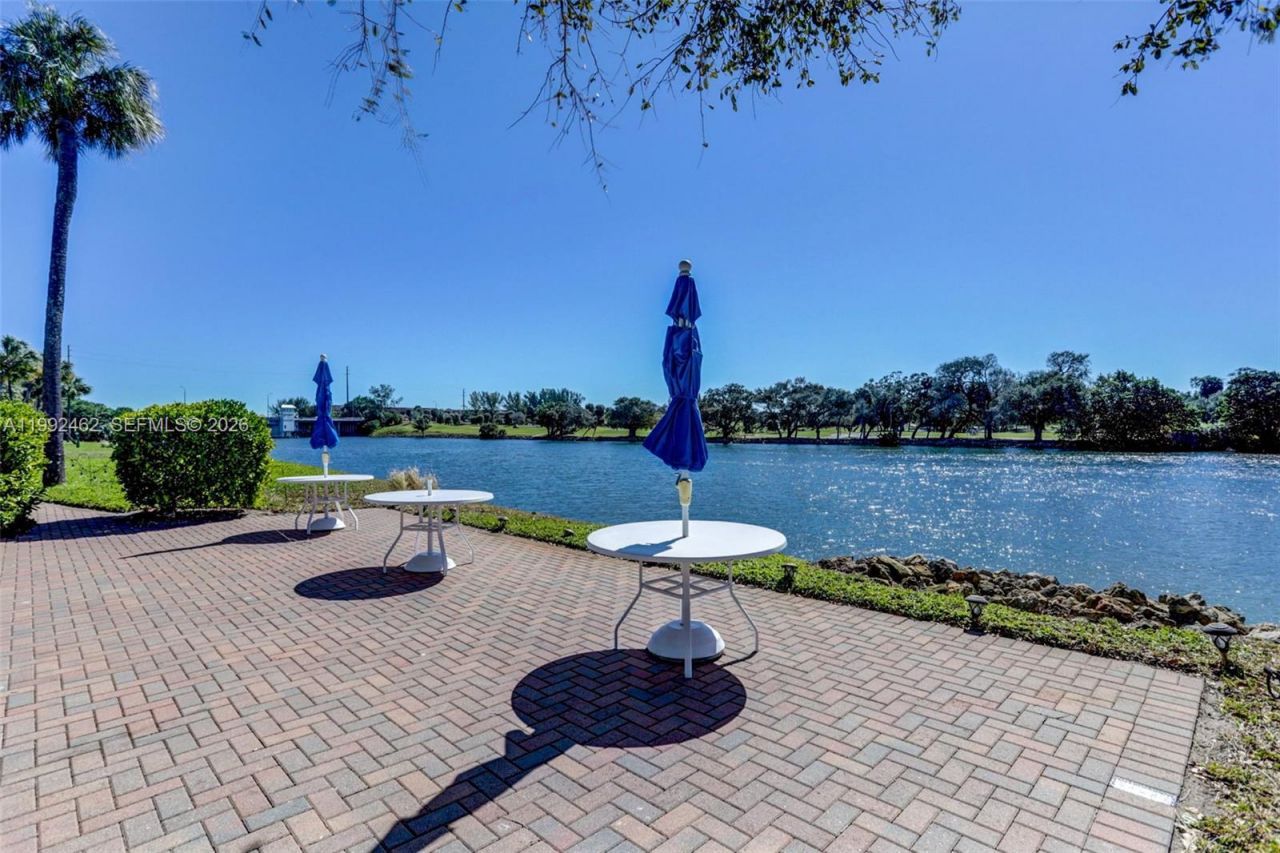 336 Golfview Rd , Unit 311, North Palm Beach, FL 33408 Photo