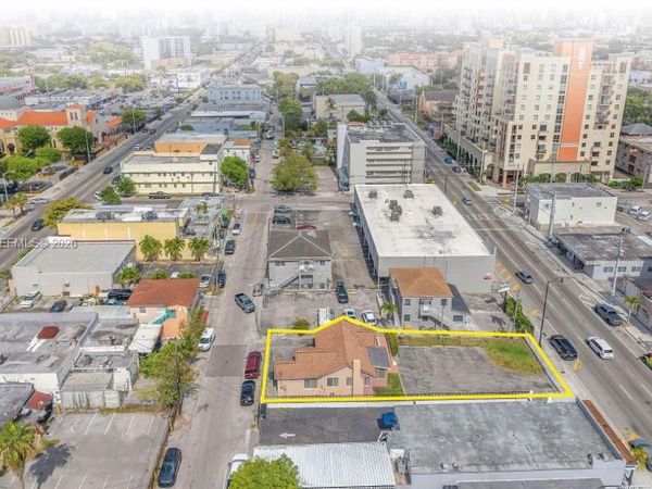 1437 SW 1st St , Miami, FL 33135