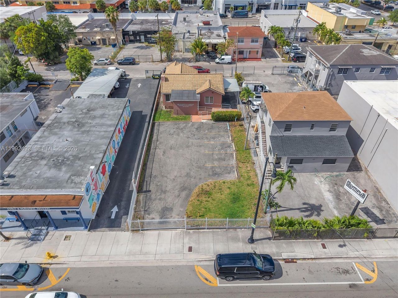 1437 SW 1st St, Miami, FL 33135 Photo