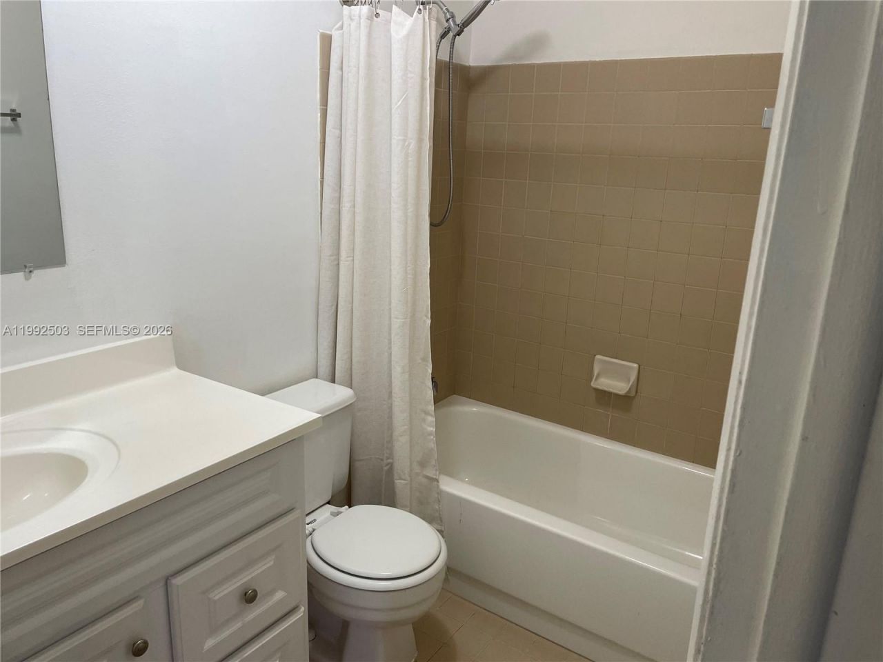 819 NE 199th St, Unit 6-205, Miami, FL 33179 Photo
