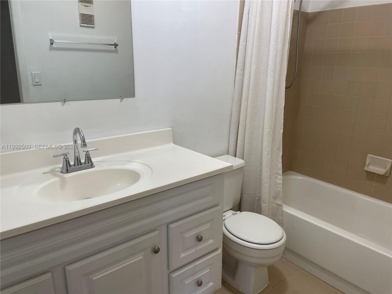 819 NE 199th St, Unit 6-205, Miami, FL 33179 Photo