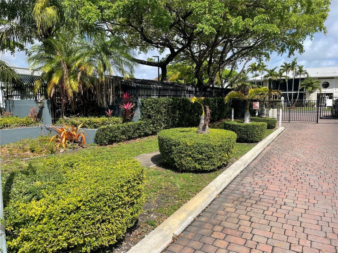 819 NE 199th St, Unit 6-205, Miami, FL 33179 Photo