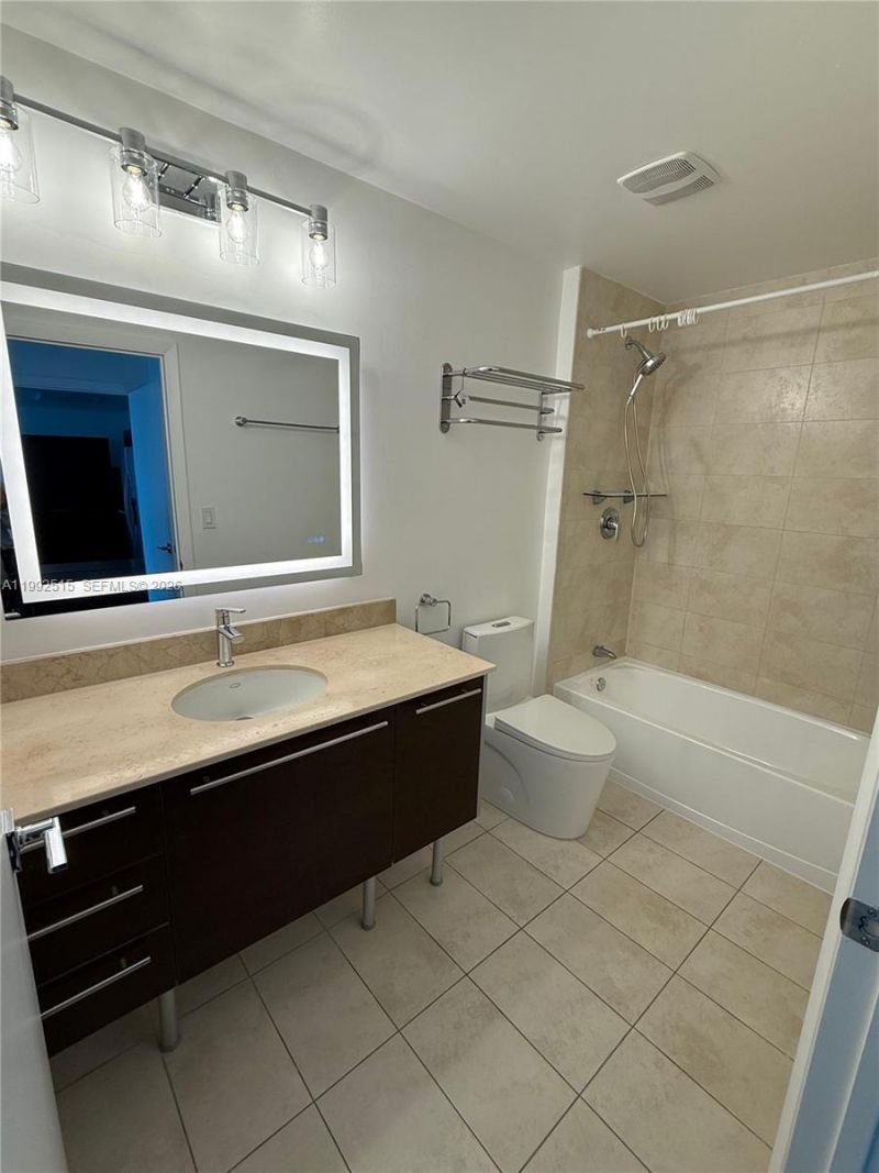 1900 N Bayshore Dr, Unit 3507, Miami, FL 33132 Photo