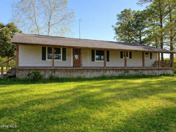 721 Bell Williams Road , Burgaw, NC 28425
