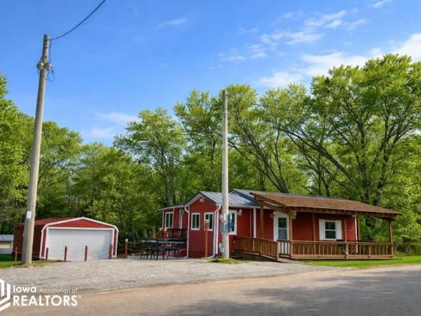 1410 E Ridge Drive, Brooklyn, IA 52211