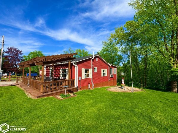 1410 E Ridge Drive, Brooklyn, IA 52211