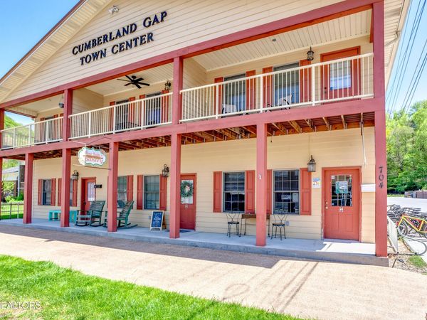 704 Brooklyn St, Cumberland Gap, TN 37724