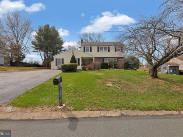 324 BOW LANE, GILBERTSVILLE, PA 19525
