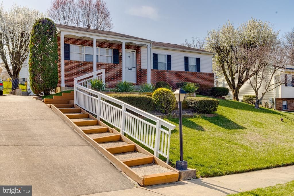 8907 Lennings Lane, Baltimore, MD 21237 Main Photo