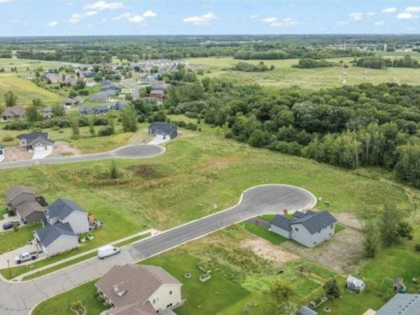 1136 29th Street NE, Sauk Rapids, MN 56379