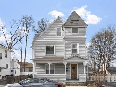 11 Pine Street, Leominster, MA 01453