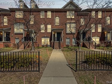 25403 Saint James, Southfield, MI 48075