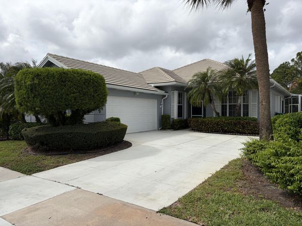 284 NW Bentley Circle, Port St. Lucie, FL 34986