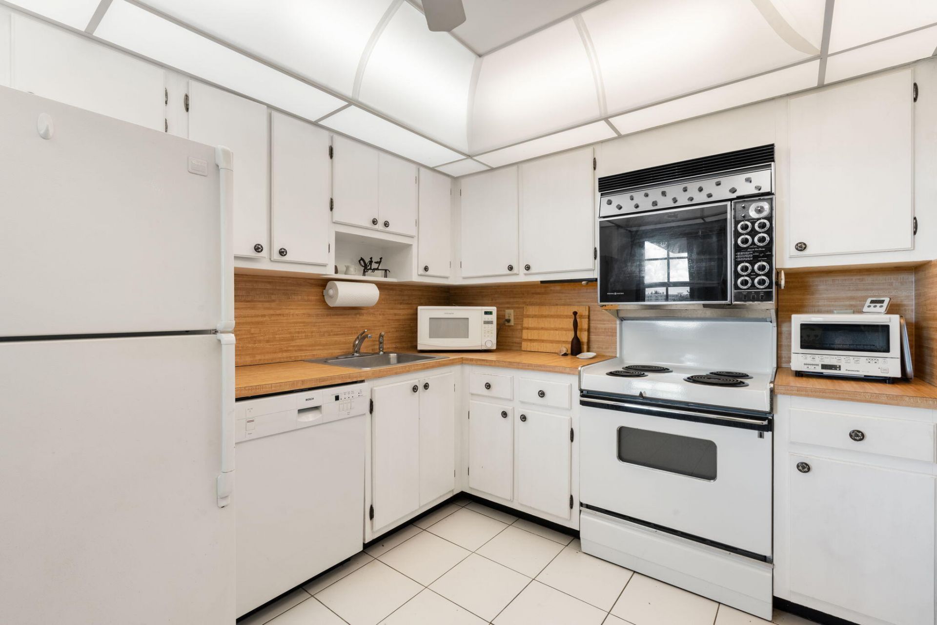 545 Oaks Lane, Unit 501, Pompano Beach, FL 33069 Photo